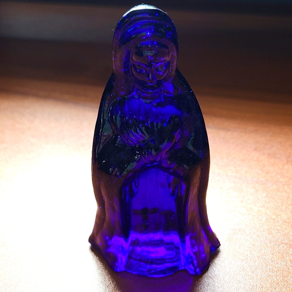 Cobalt blue glass Mary statue - Picture 1 of 4